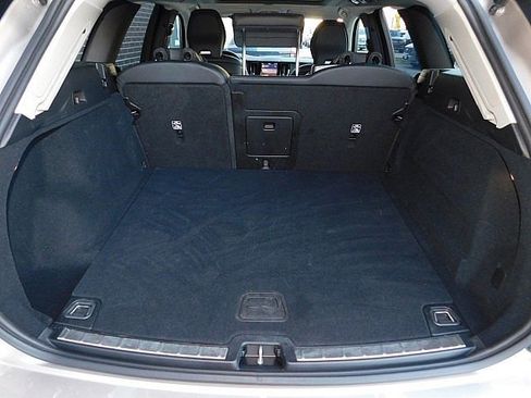 Certified 2025 Volvo XC60 B5 Plus image 19