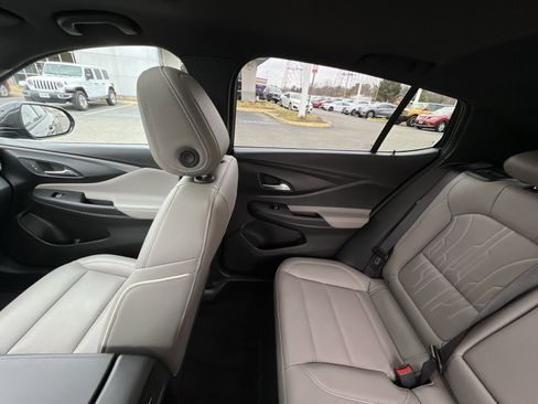 Used 2024 Buick Envista Avenir image 3