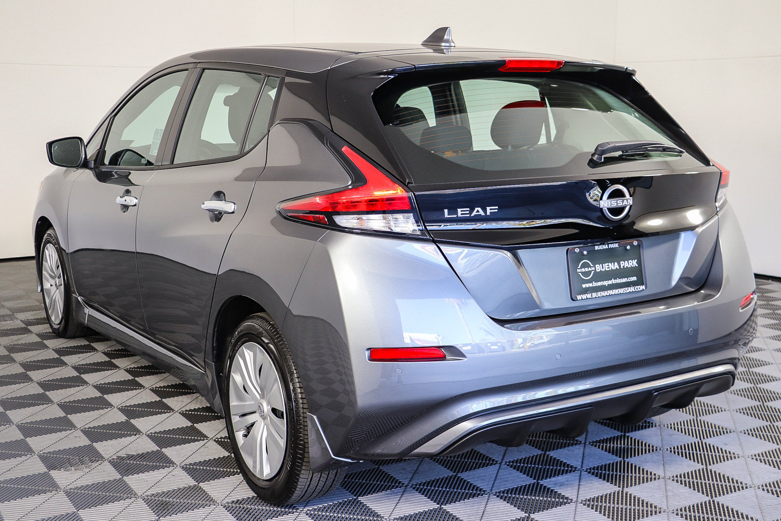 Used 2025 Nissan Leaf S FWD image 6