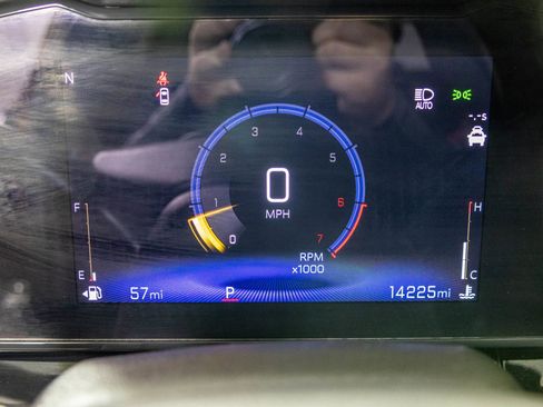 Used 2024 Chevrolet Trax RS w/ Driver Confidence Package FWD image 34