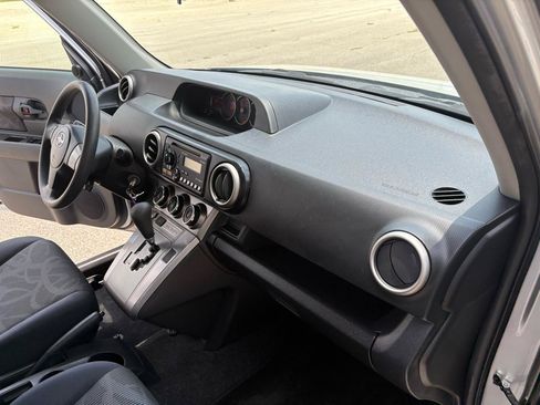 Used 2013 Scion xB FWD image 21