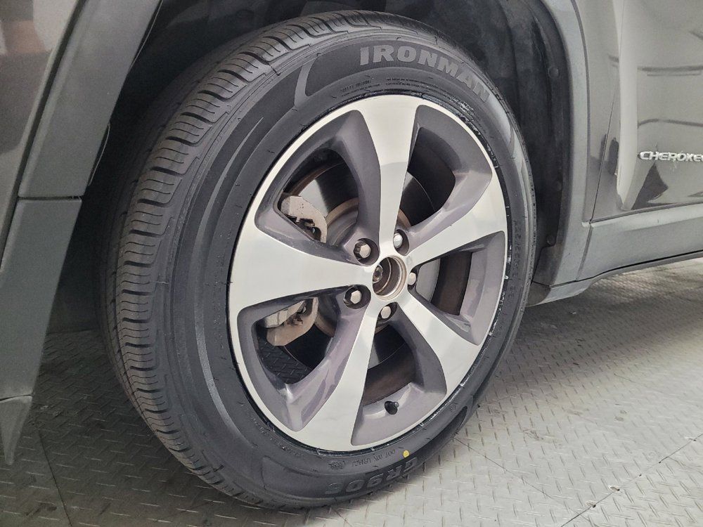 Used 2019 Jeep Cherokee Limited FWD image 31