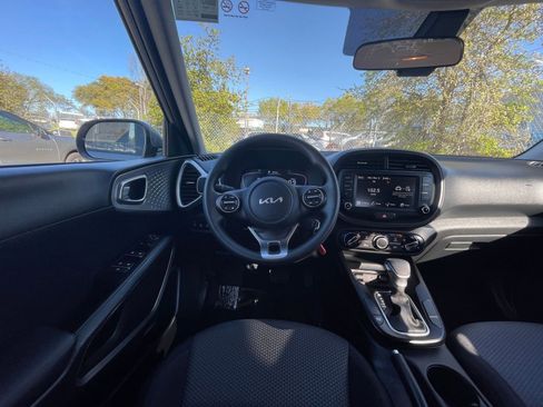 Used 2025 Kia Soul LX w/ LX Technology Package image 32
