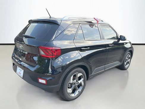 Used 2024 Hyundai Venue SEL FWD image 7