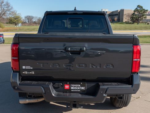 Certified 2025 Toyota Tacoma SR5 image 18