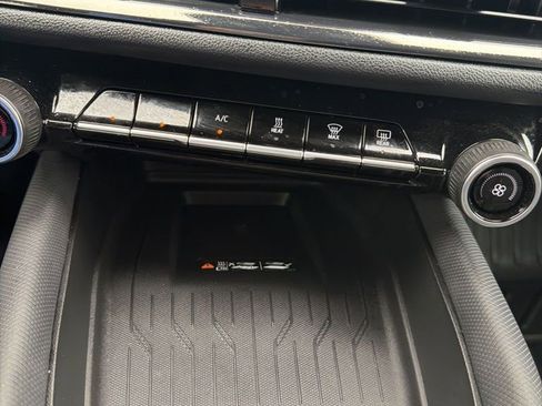 Used 2026 Chevrolet Equinox EV RS FWD image 25