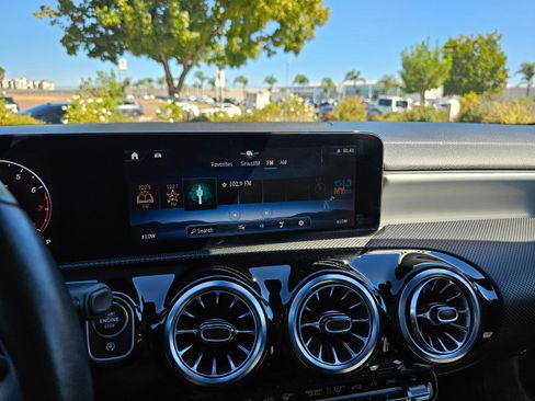 Used 2025 Mercedes-Benz CLA 250 image 33