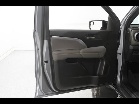 Used 2024 Chevrolet Colorado ZR2 AWD/4WD image 4