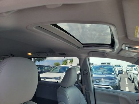 Used 2017 Toyota Sienna XLE w/ XLE Navigation Package AWD/4WD image 11