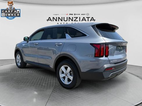 Certified 2023 Kia Sorento LX AWD/4WD image 3