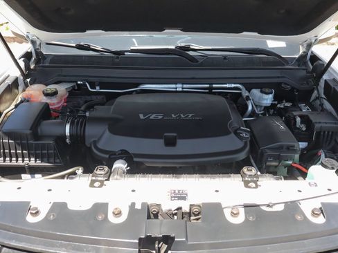 Used 2018 Chevrolet Colorado LT RWD image 12