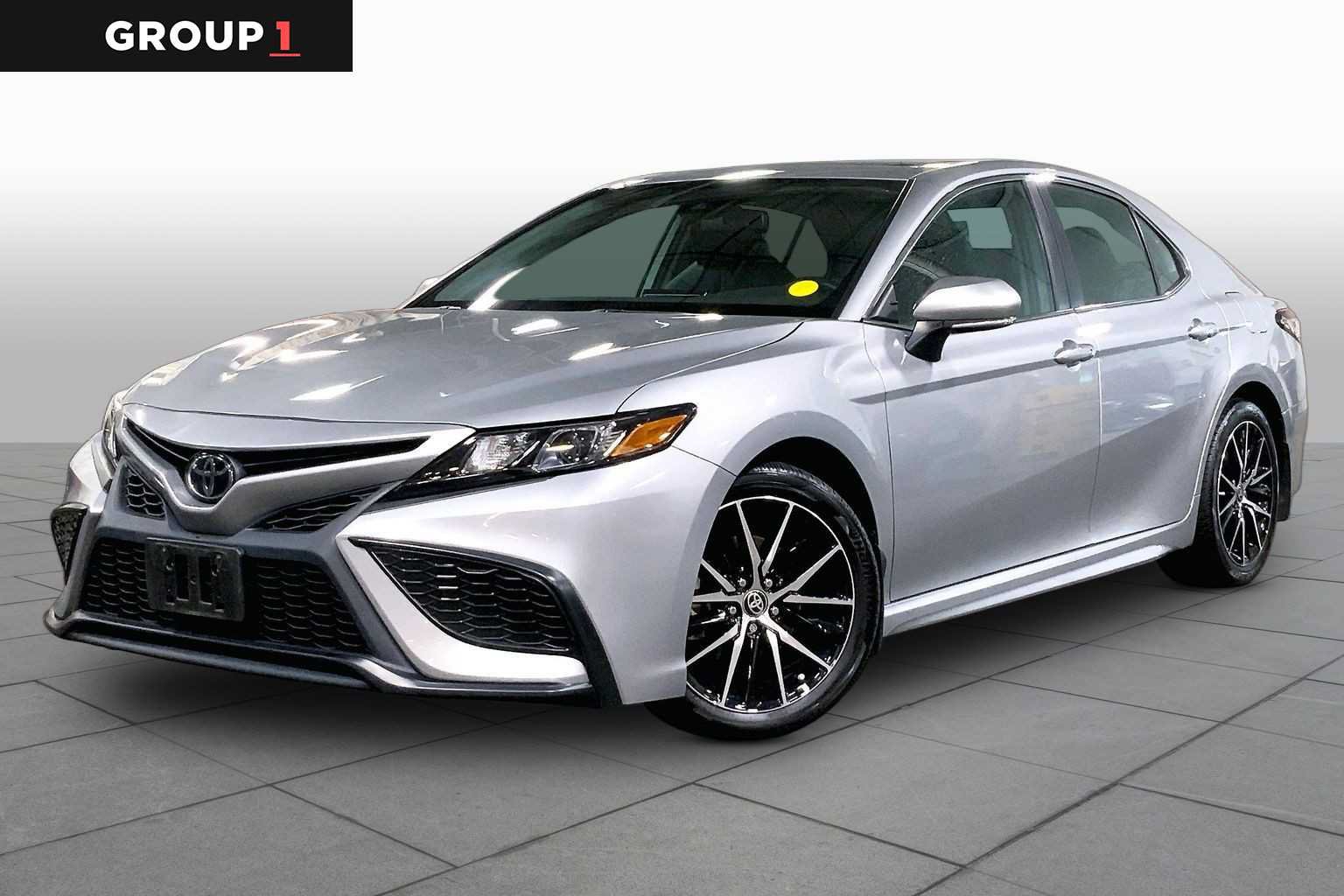 Used 2024 Toyota Camry SE w/ Cold Weather Package AWD/4WD image 1
