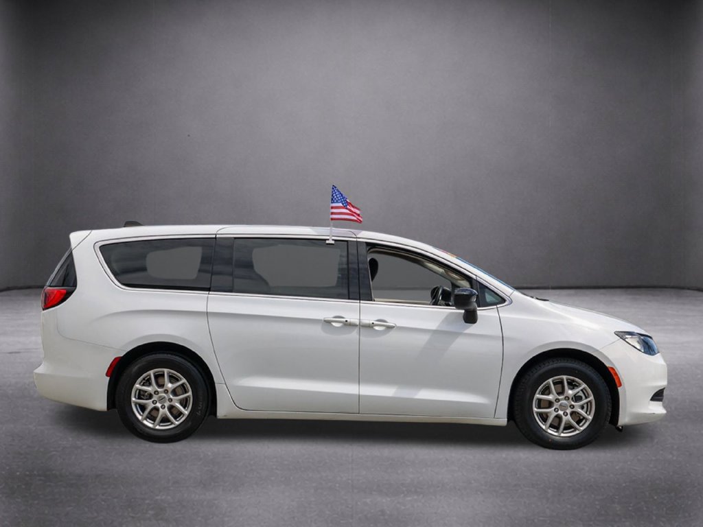 Used 2024 Chrysler Voyager LX FWD image 3