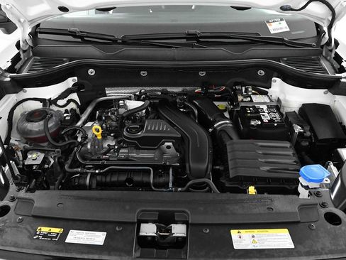 Certified 2025 Volkswagen Taos SE AWD/4WD image 30