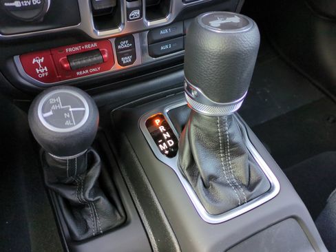 New 2025 Jeep Wrangler Unlimited Rubicon image 30