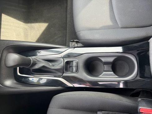 Used 2021 Toyota Corolla LE image 25