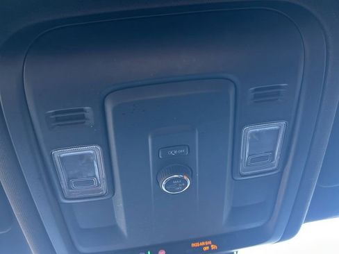 Certified 2025 Chevrolet Suburban Z71 image 21