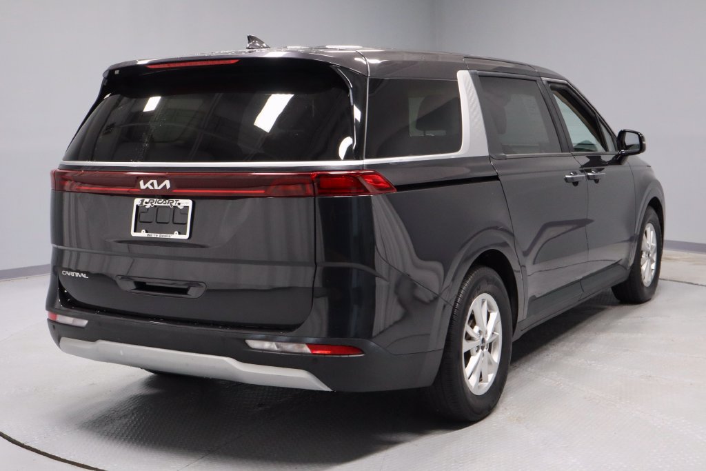 Used 2024 Kia Carnival LX FWD image 11