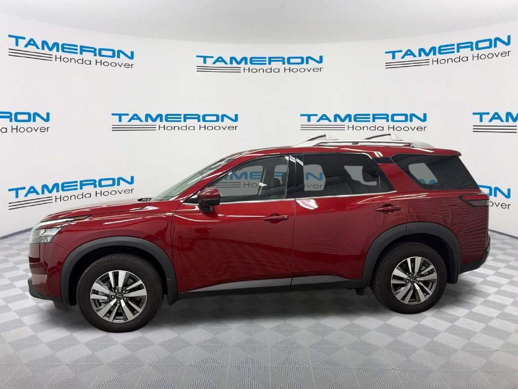 Used 2025 Nissan Pathfinder SL AWD/4WD image 2