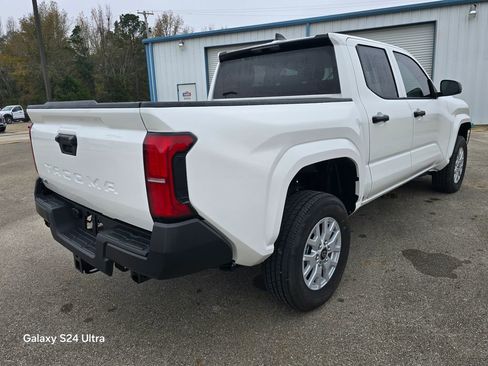 Used 2025 Toyota Tacoma SR image 5