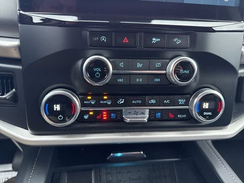 Used 2024 Ford Expedition XLT image 44