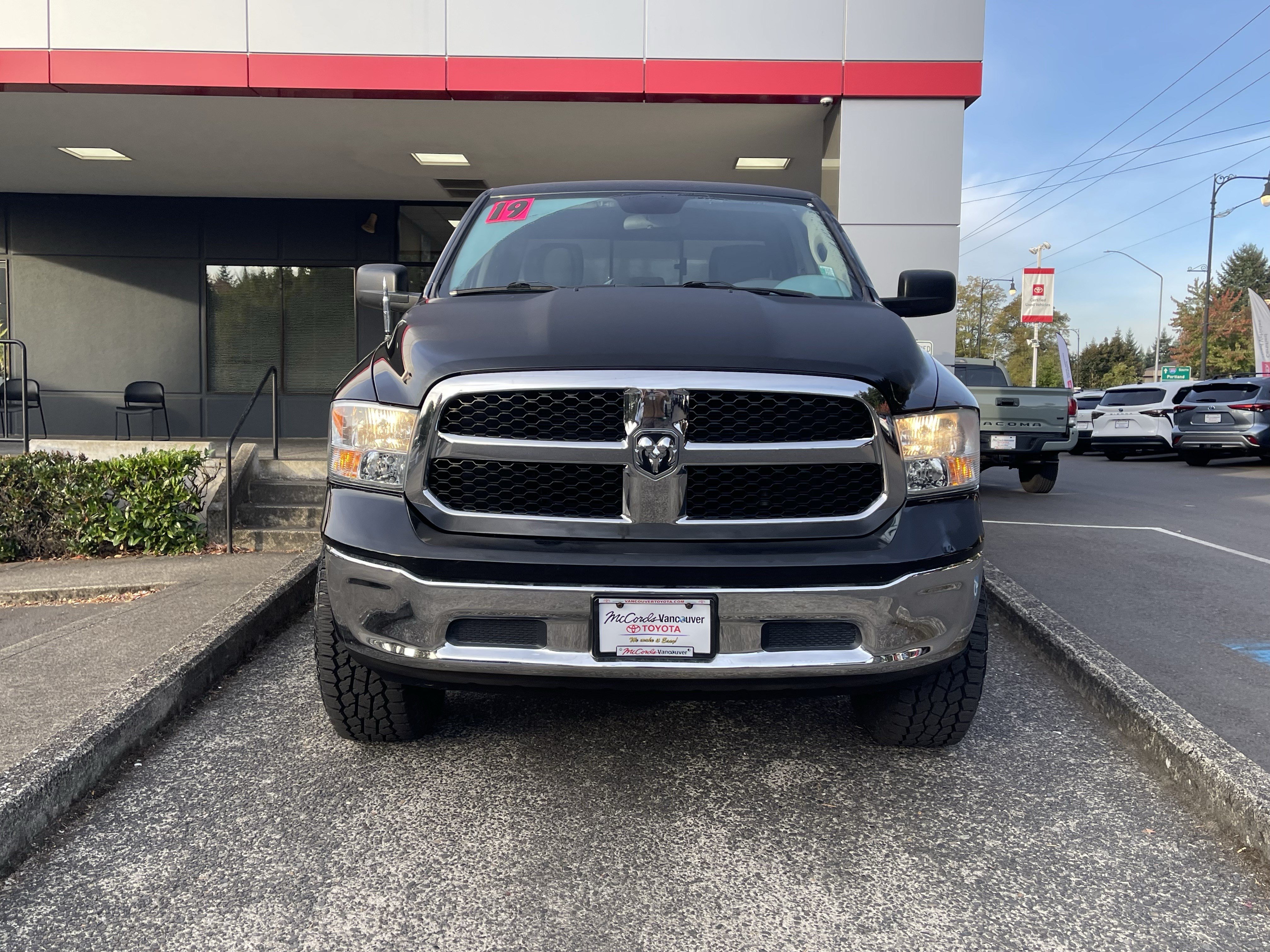 Used 2019 RAM 1500 Classic SLT AWD/4WD image 2