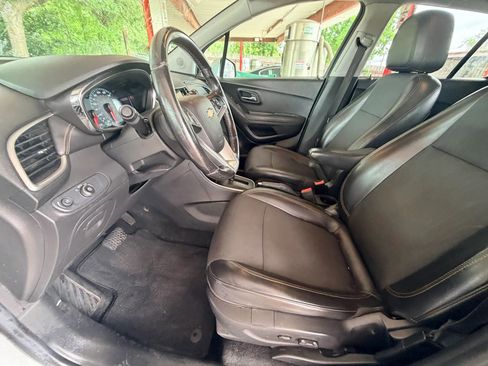 Used 2018 Chevrolet Trax LT w/ LT Convenience Package FWD image 14