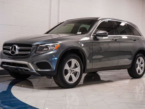 Used 2018 Mercedes-Benz GLC 300 4MATIC w/ Premium Package image 4