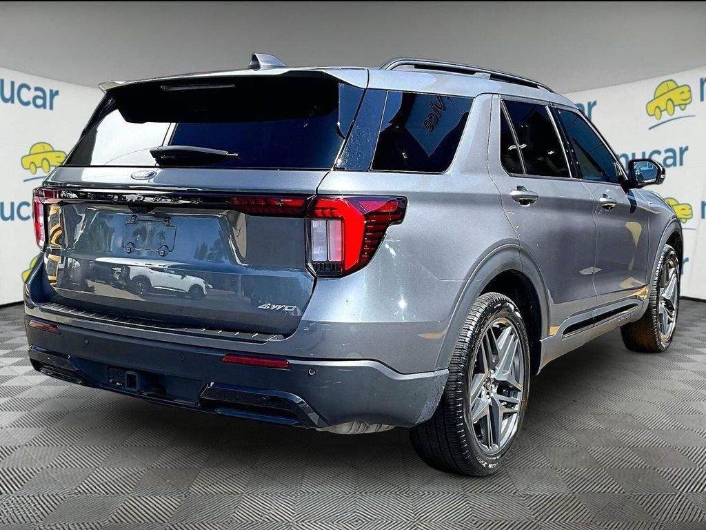 Used 2025 Ford Explorer ST-Line w/ ST-Line Street Pack AWD/4WD image 7