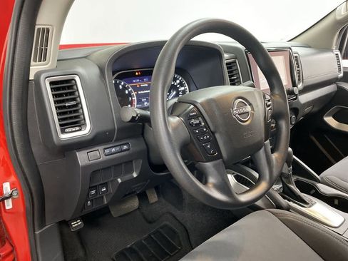 Used 2023 Nissan Frontier SV image 2