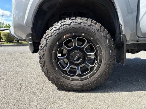 Used 2020 Toyota Tacoma SR5 AWD/4WD image 41