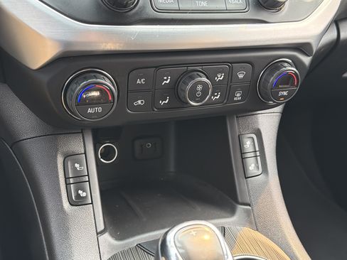Used 2017 GMC Acadia SLT AWD/4WD image 22