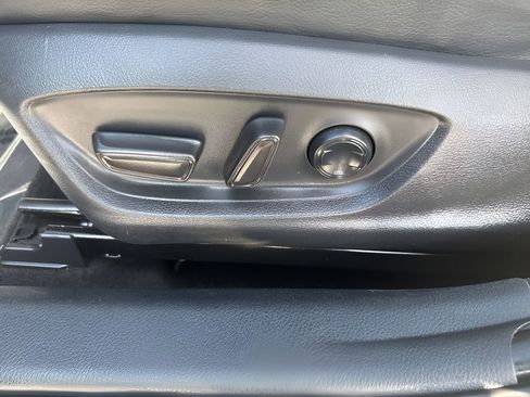 Used 2020 Toyota Camry SE image 10