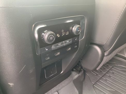 Used 2026 GMC Yukon XL Elevation w/ Elevation Premium Package AWD/4WD image 31