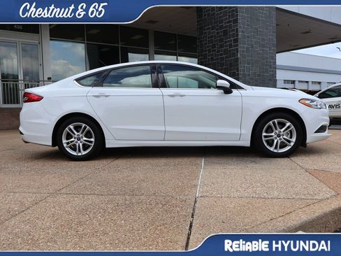 Used 2018 Ford Fusion SE w/ Fusion SE Technology Package FWD image 7