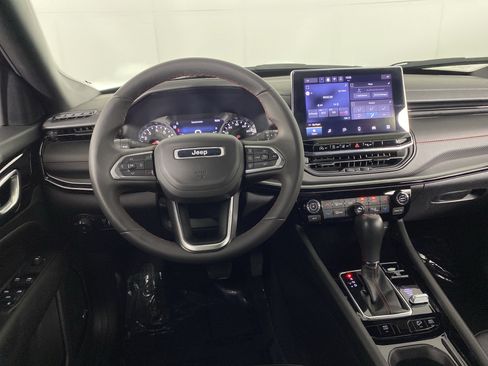 Used 2025 Jeep Compass Trailhawk w/ Sun & Sound Group AWD/4WD image 34