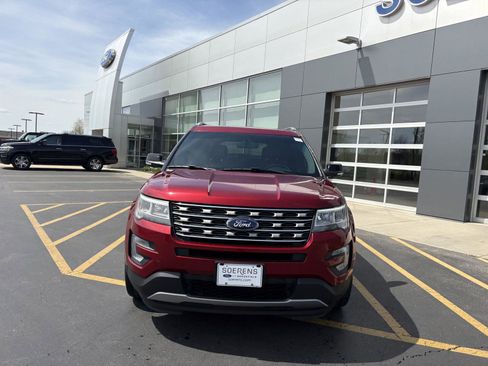 Used 2016 Ford Explorer XLT w/ Equipment Group 202A AWD/4WD image 2