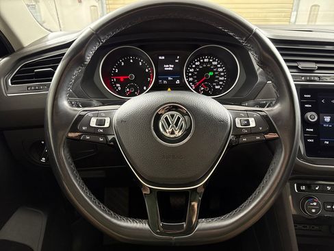 Used 2018 Volkswagen Tiguan SE w/ Panoramic Sunroof Package image 13
