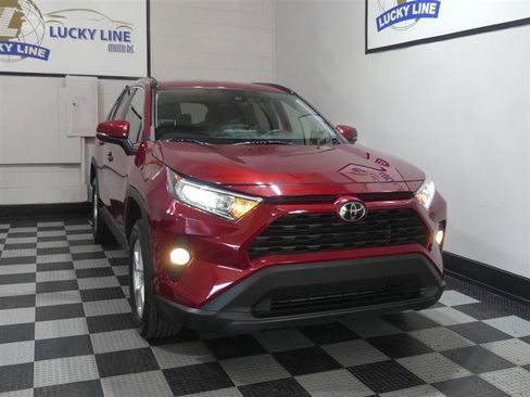 Used 2021 Toyota RAV4 XLE AWD/4WD image 5