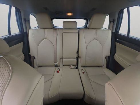 Certified 2020 Toyota Highlander Limited AWD/4WD image 17