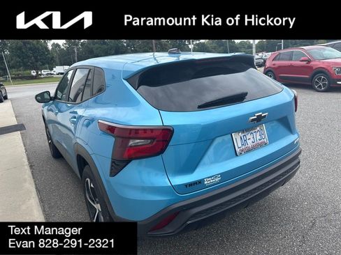 Used 2025 Chevrolet Trax RS w/ Driver Confidence Package FWD image 3