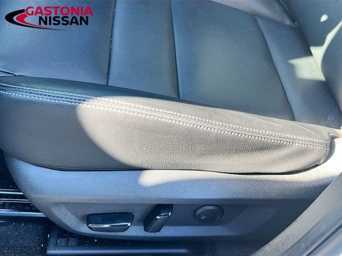 Used 2024 Nissan Rogue SL w/ SL Premium Package image 26