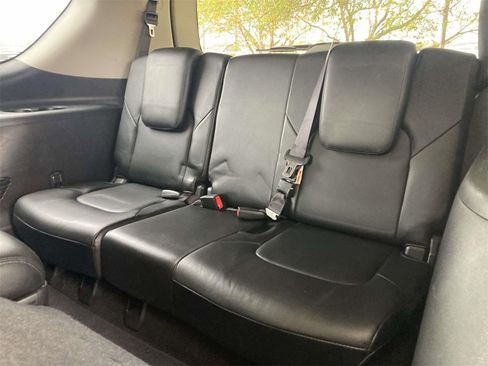 Used 2011 INFINITI QX56 2WD image 10