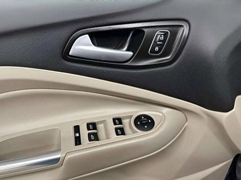 Used 2018 Ford Escape SE image 10