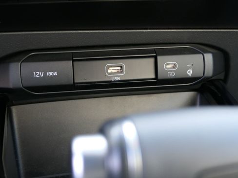 Used 2025 Kia Niro EX Touring image 18