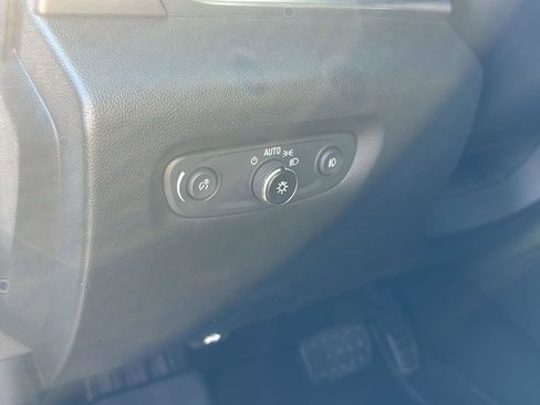 Used 2020 Chevrolet Traverse LT image 7