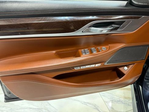 Used 2018 BMW 750i xDrive image 12