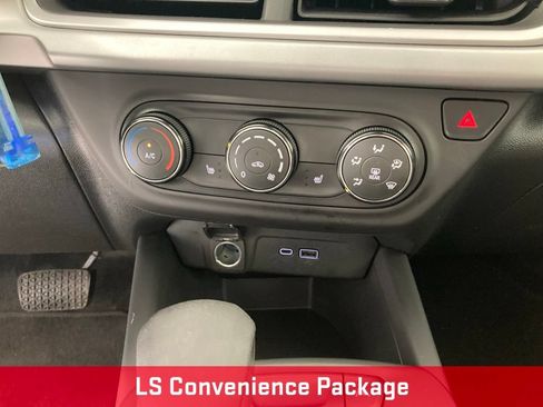 Used 2024 Chevrolet Trax LS w/ LS Convenience Package FWD image 8