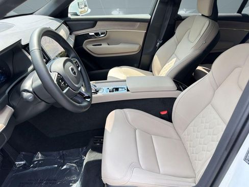 Certified 2025 Volvo XC90 B6 Plus AWD/4WD image 5