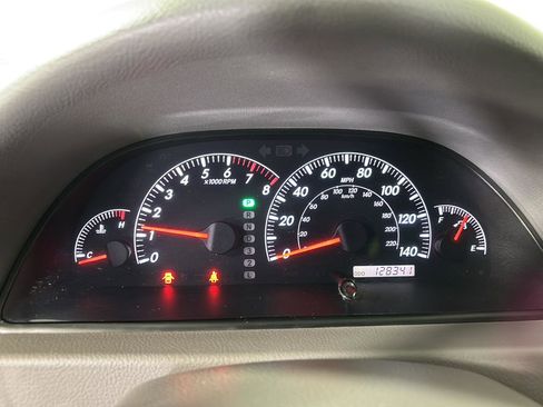 Used 2006 Toyota Camry XLE FWD image 3
